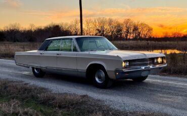 Chrysler-New-Yorker-Berline-1968-Cream-Green-225308-2