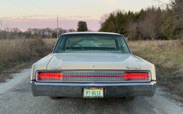 Chrysler-New-Yorker-Berline-1968-Cream-Green-225308-4