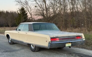 Chrysler-New-Yorker-Berline-1968-Cream-Green-225308-5