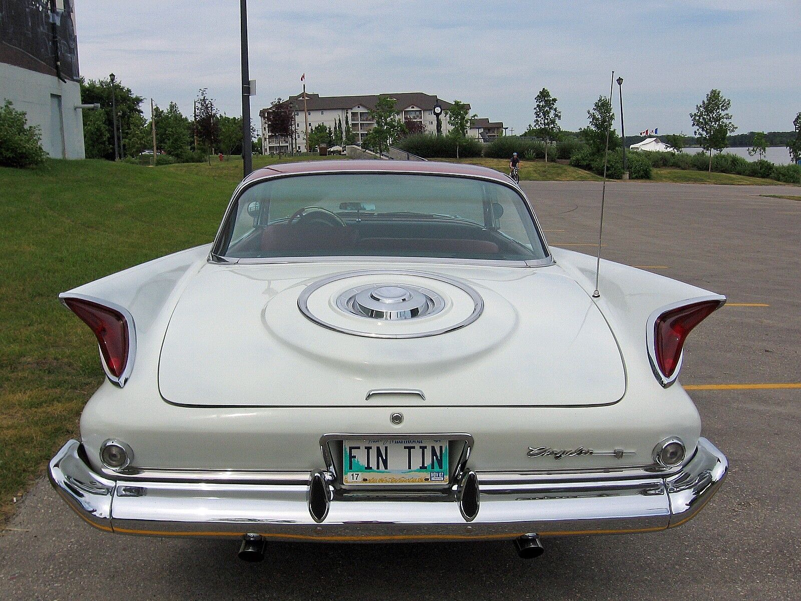 Chrysler-New-Yorker-Coupe-1960-White-Red-189903-1