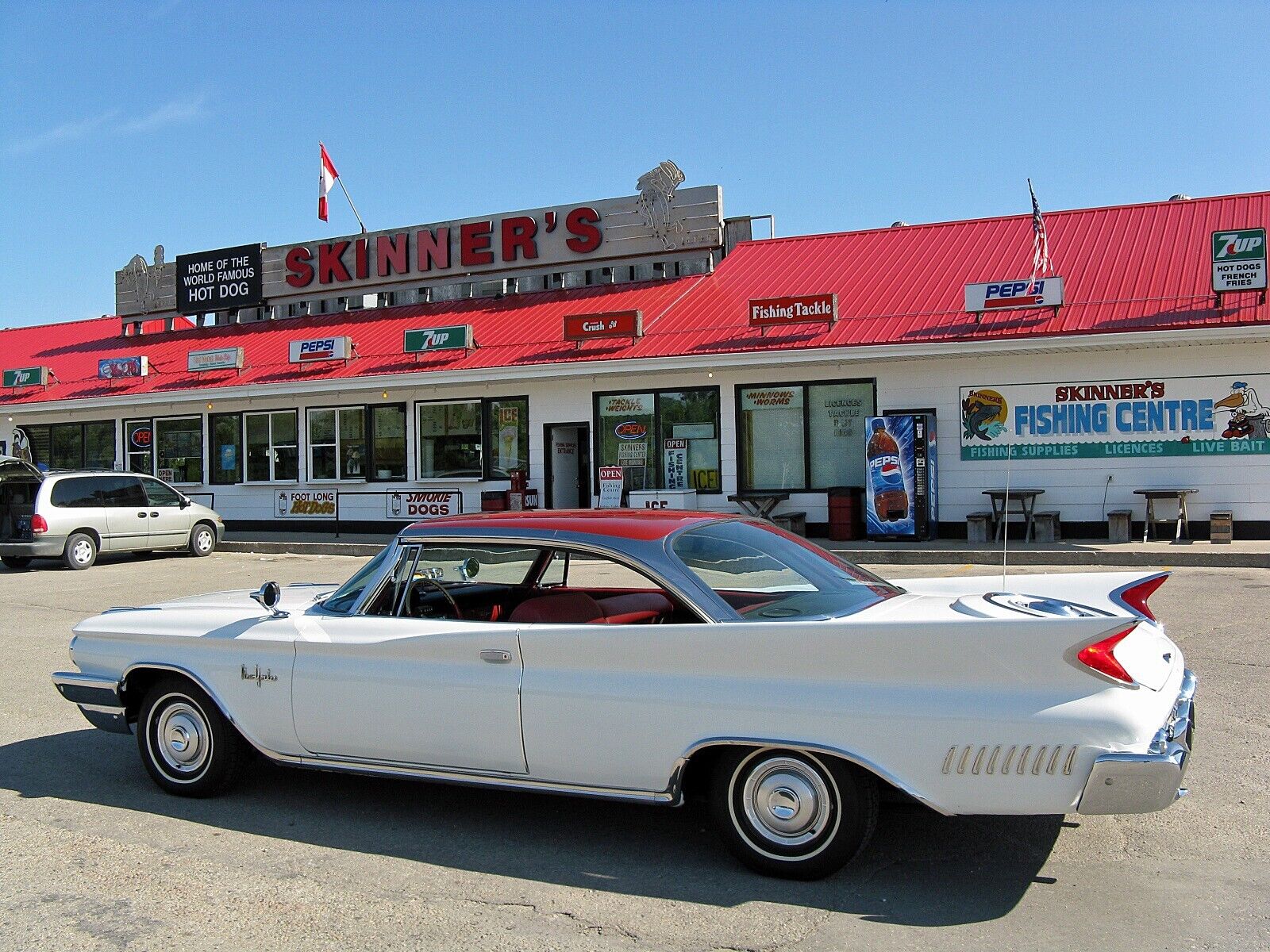 Chrysler-New-Yorker-Coupe-1960-White-Red-189903-3