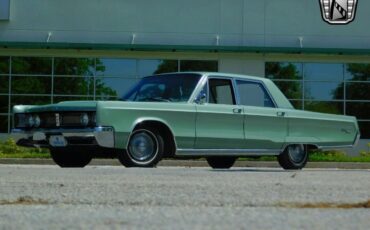 Chrysler-Newport-1967-Green-Black-137665-2