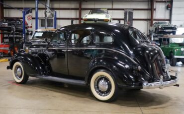 Chrysler-Royal-Berline-1938-Black-Tan-107060-4