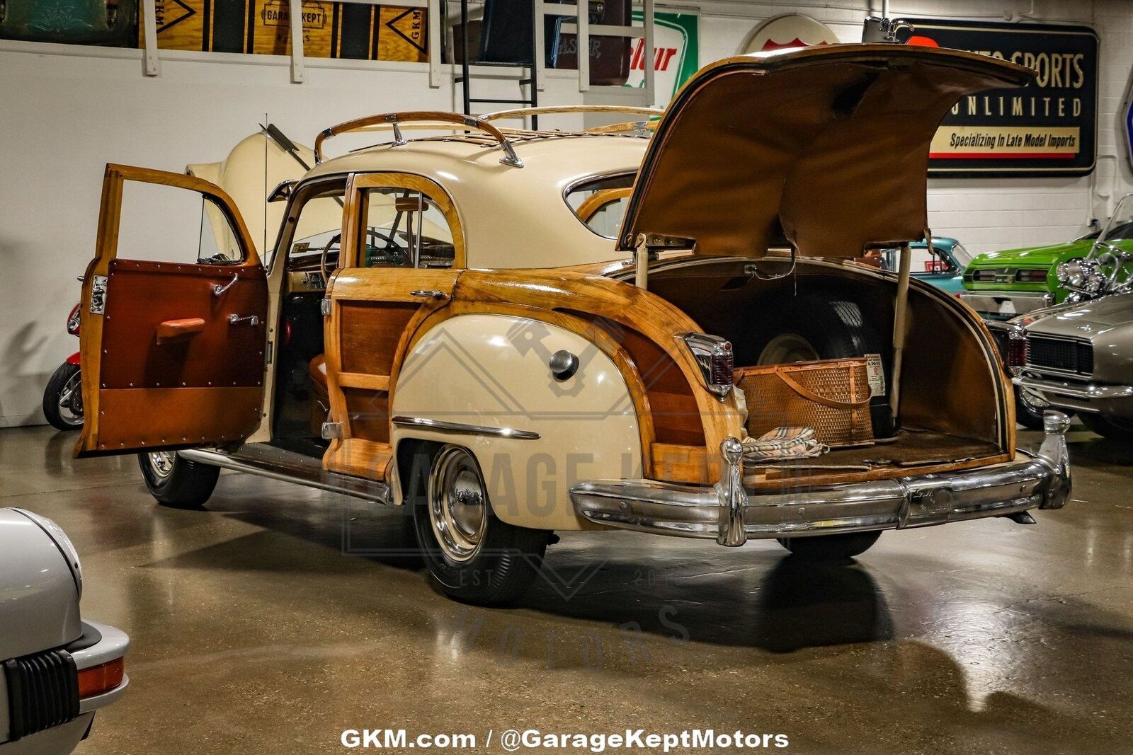 Chrysler-Town-and-Country-Berline-1947-Tan-Brown-79867-2