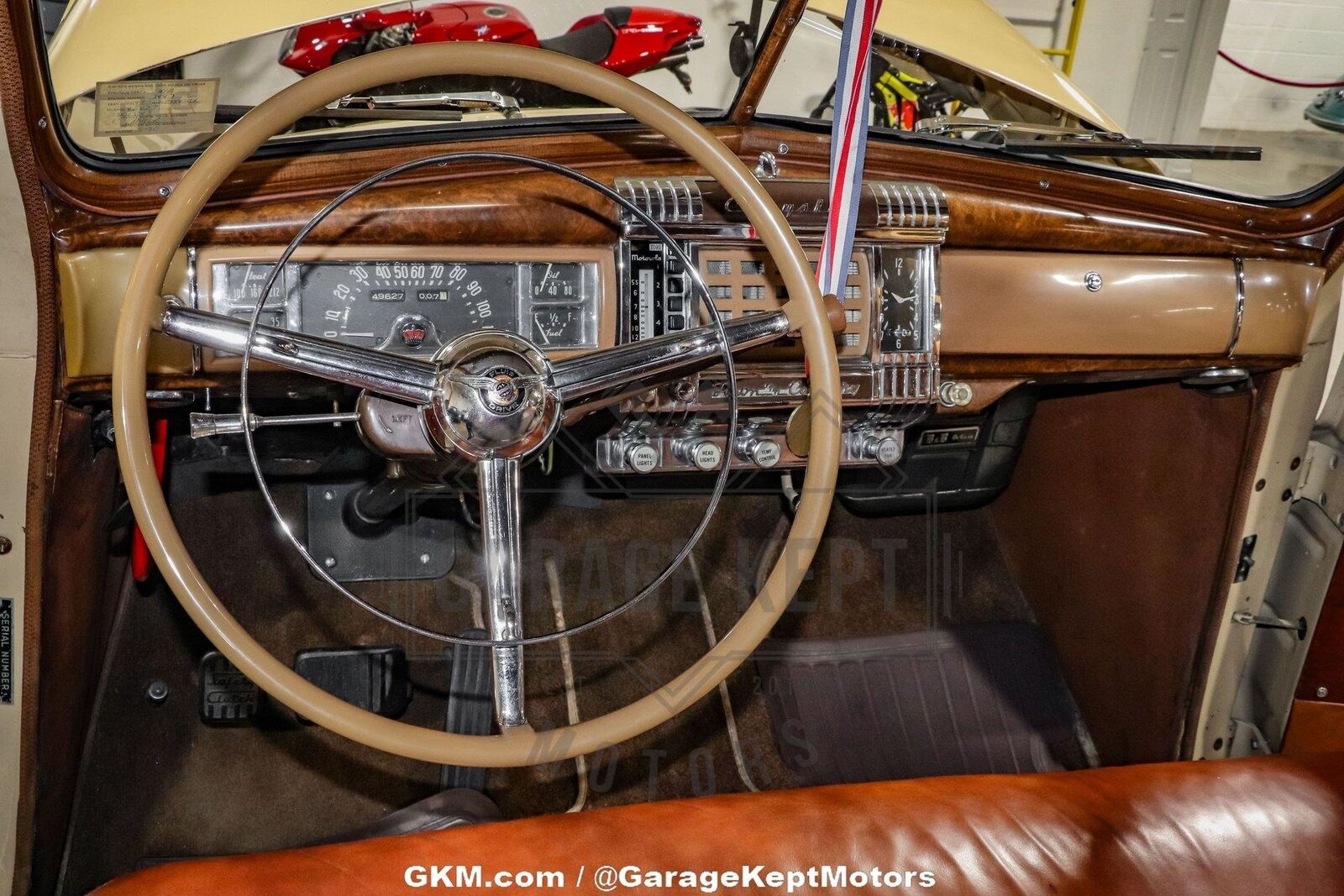 Chrysler-Town-and-Country-Berline-1947-Tan-Brown-79867-3