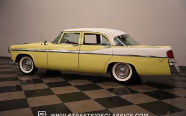 Chrysler-Windsor-Berline-1956-Yellow-Brown-128960-10