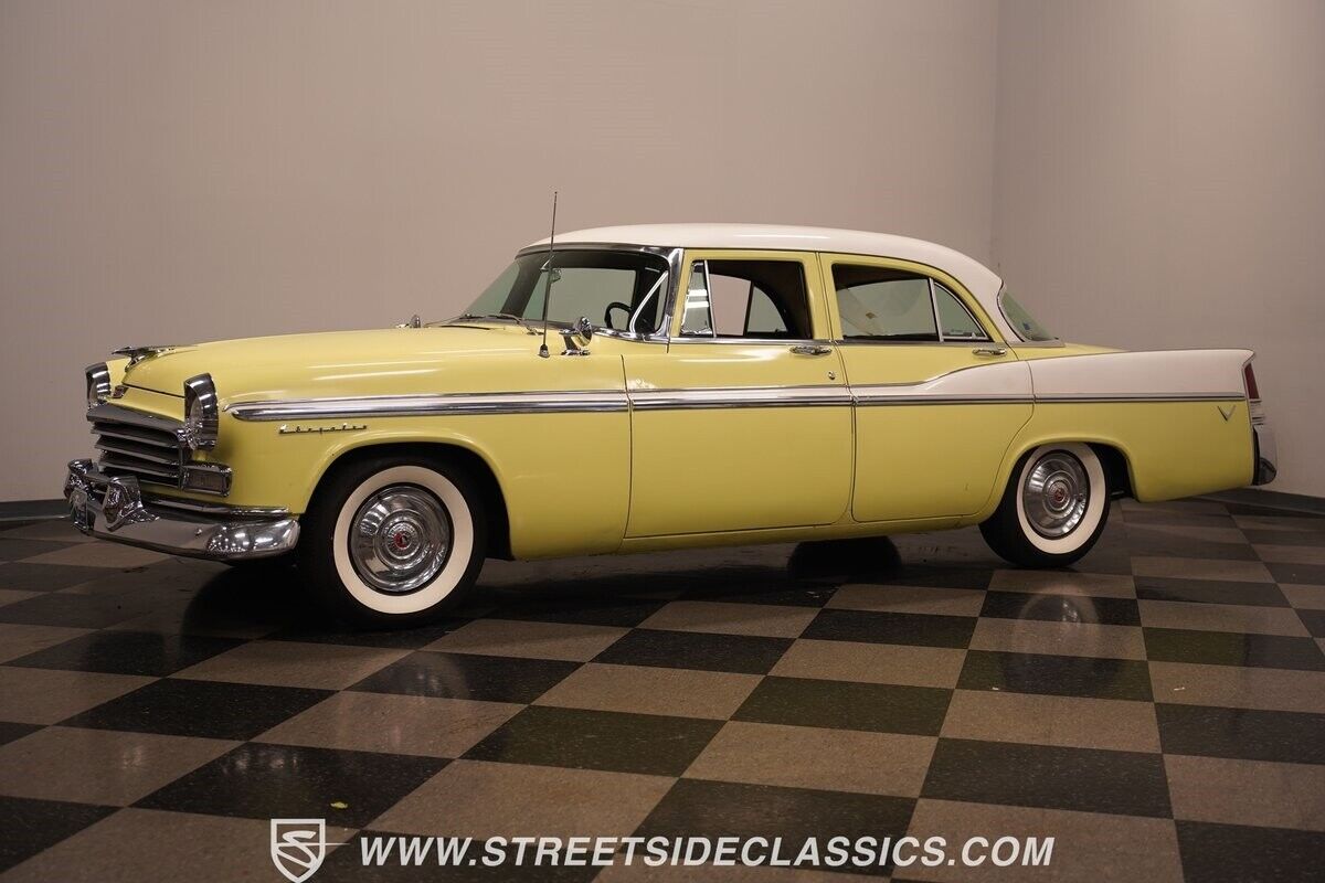 Chrysler-Windsor-Berline-1956-Yellow-Brown-128960-9