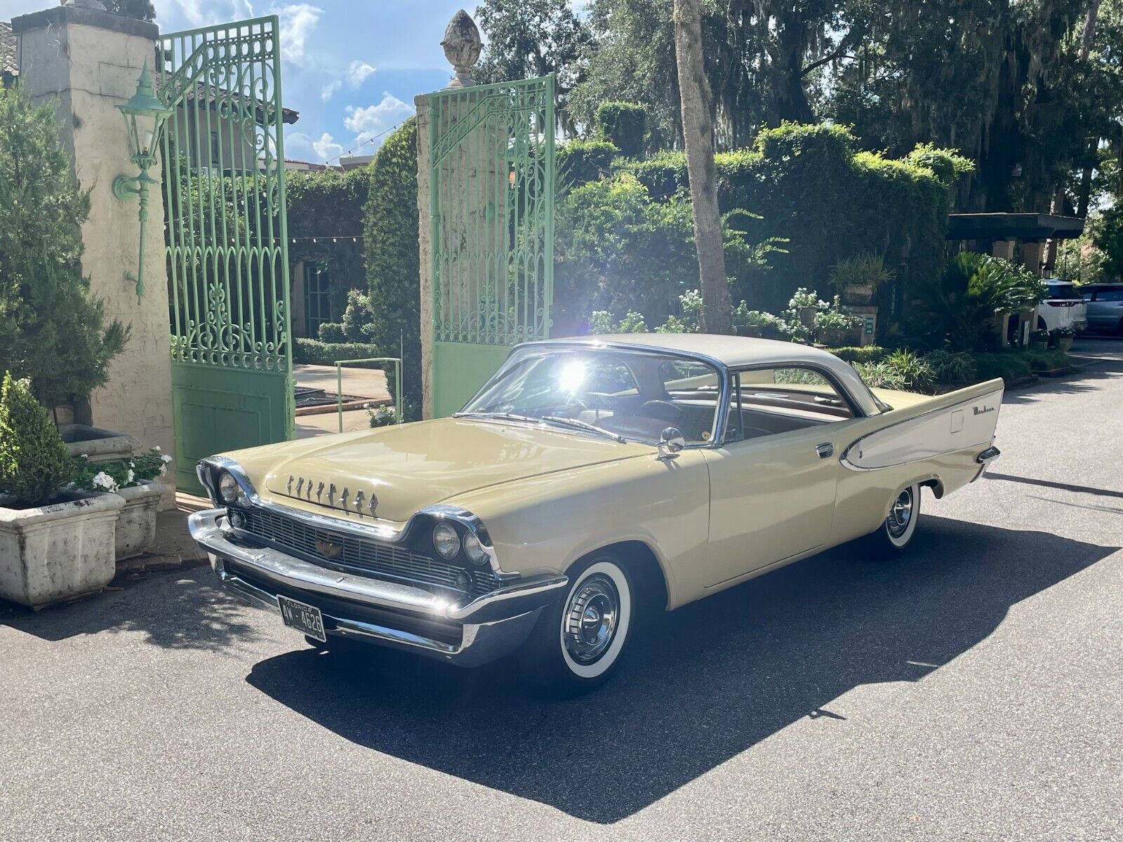 Chrysler-Windsor-Coupe-1958-Tan-Tan-64898-1