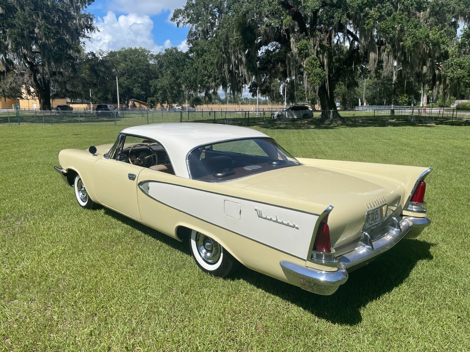 Chrysler-Windsor-Coupe-1958-Tan-Tan-64898-14