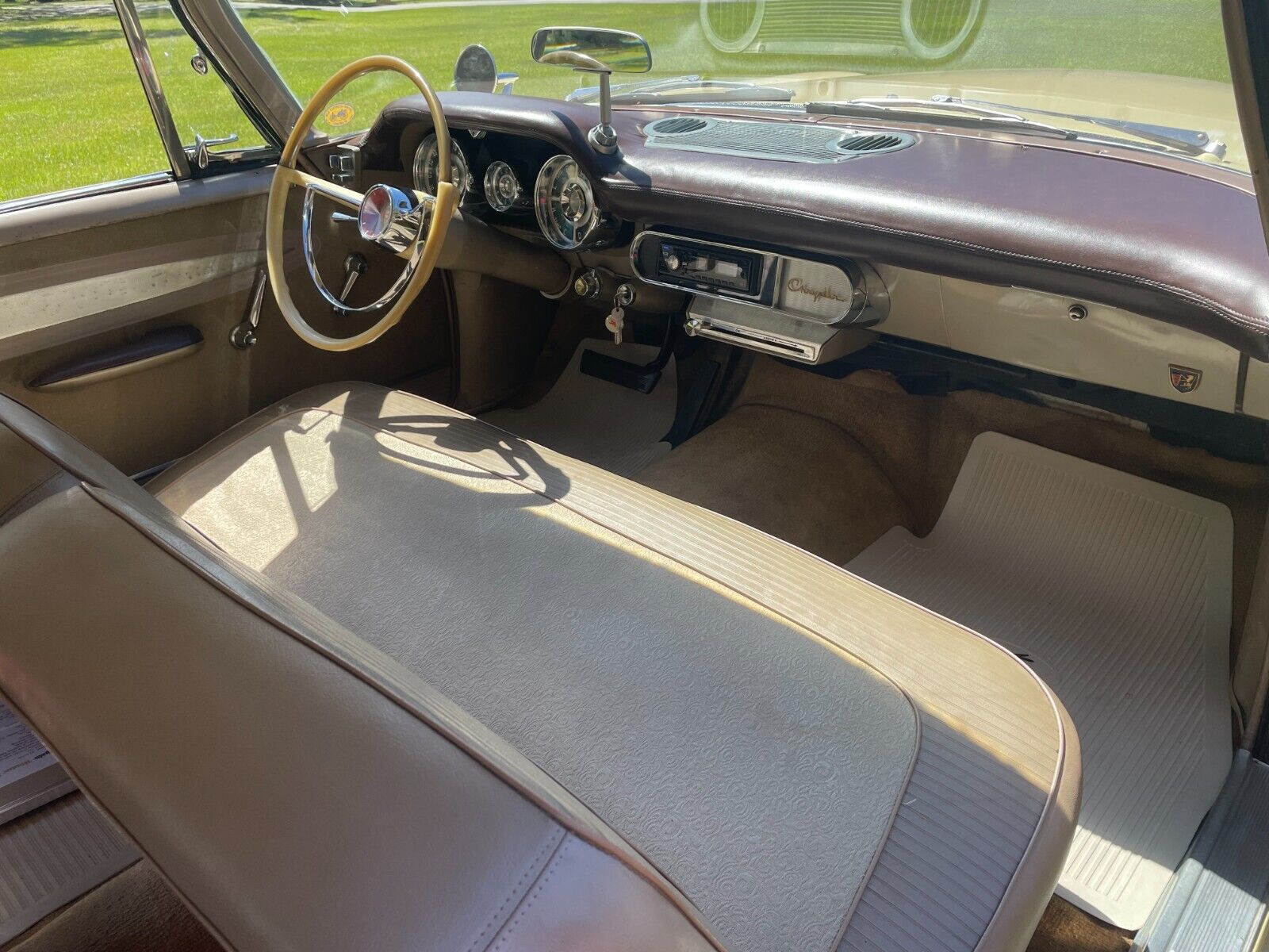 Chrysler-Windsor-Coupe-1958-Tan-Tan-64898-27