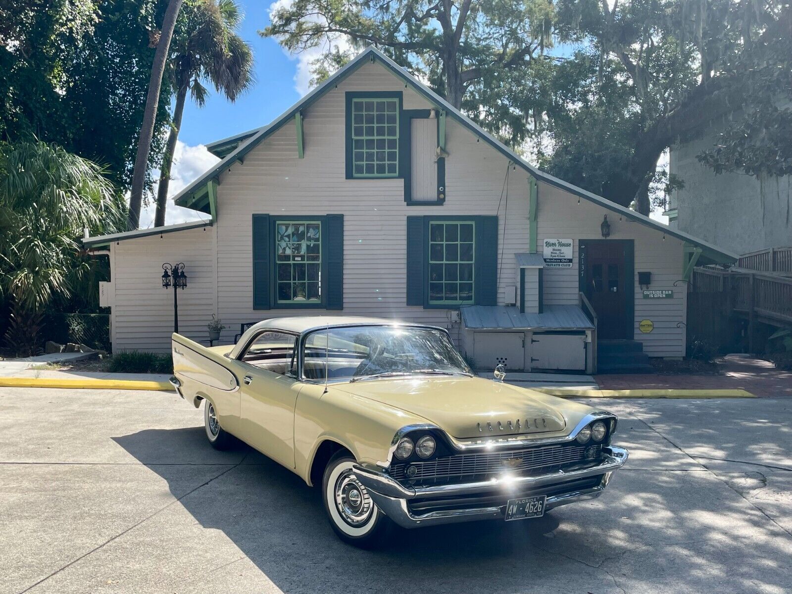 Chrysler-Windsor-Coupe-1958-Tan-Tan-64898-3