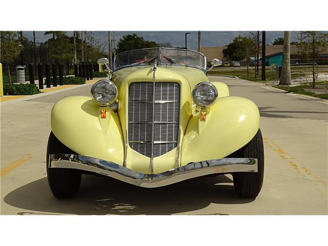 Cord-BOAT-TAIL-SPEEDSTER-Cabriolet-1971-Yellow-Red-1077-4