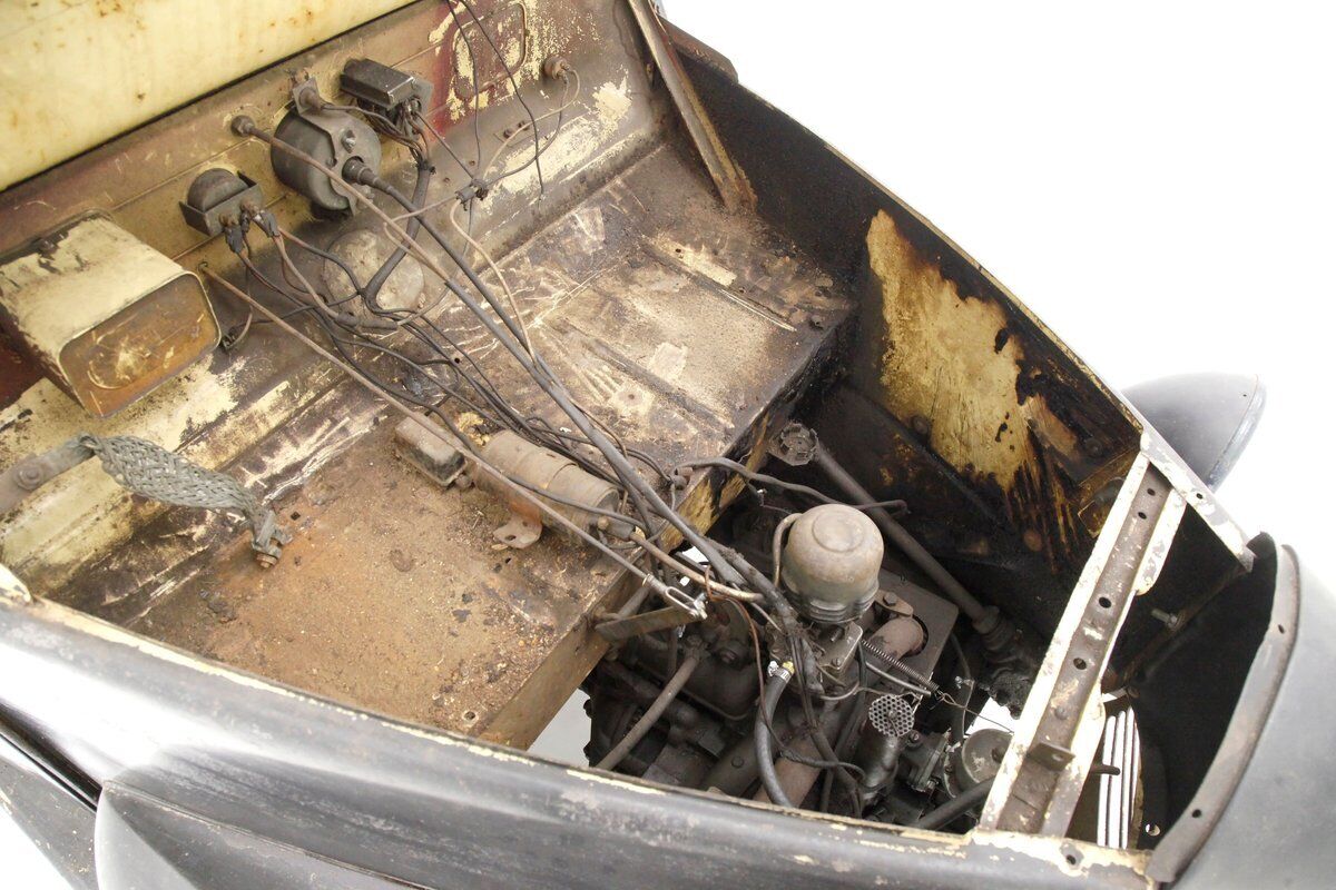 Crosley-CB42-Cabriolet-1942-Black-Oxblood-0-10