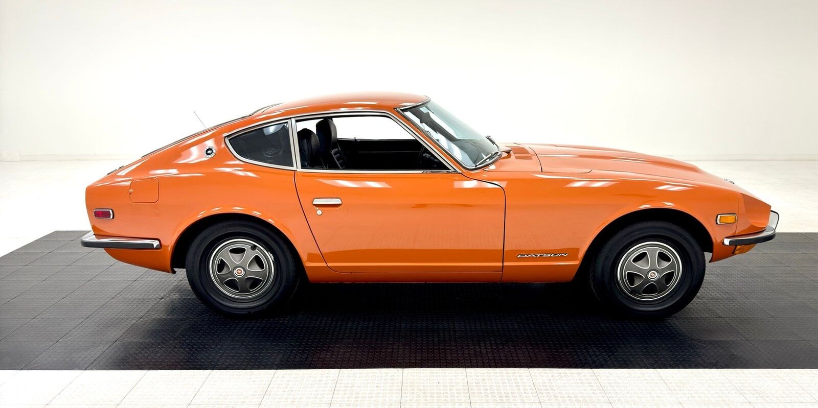 Datsun-Z-Series-1972-Orange-Black-122909-5