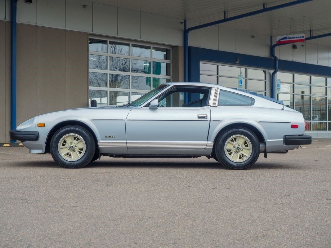 Datsun-Z-Series-1979-Silver-Black-106654-10