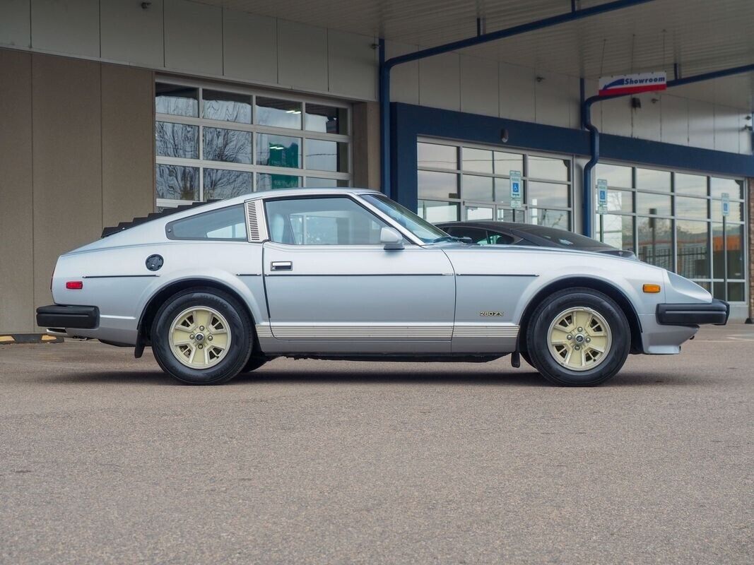 Datsun-Z-Series-1979-Silver-Black-106654-9