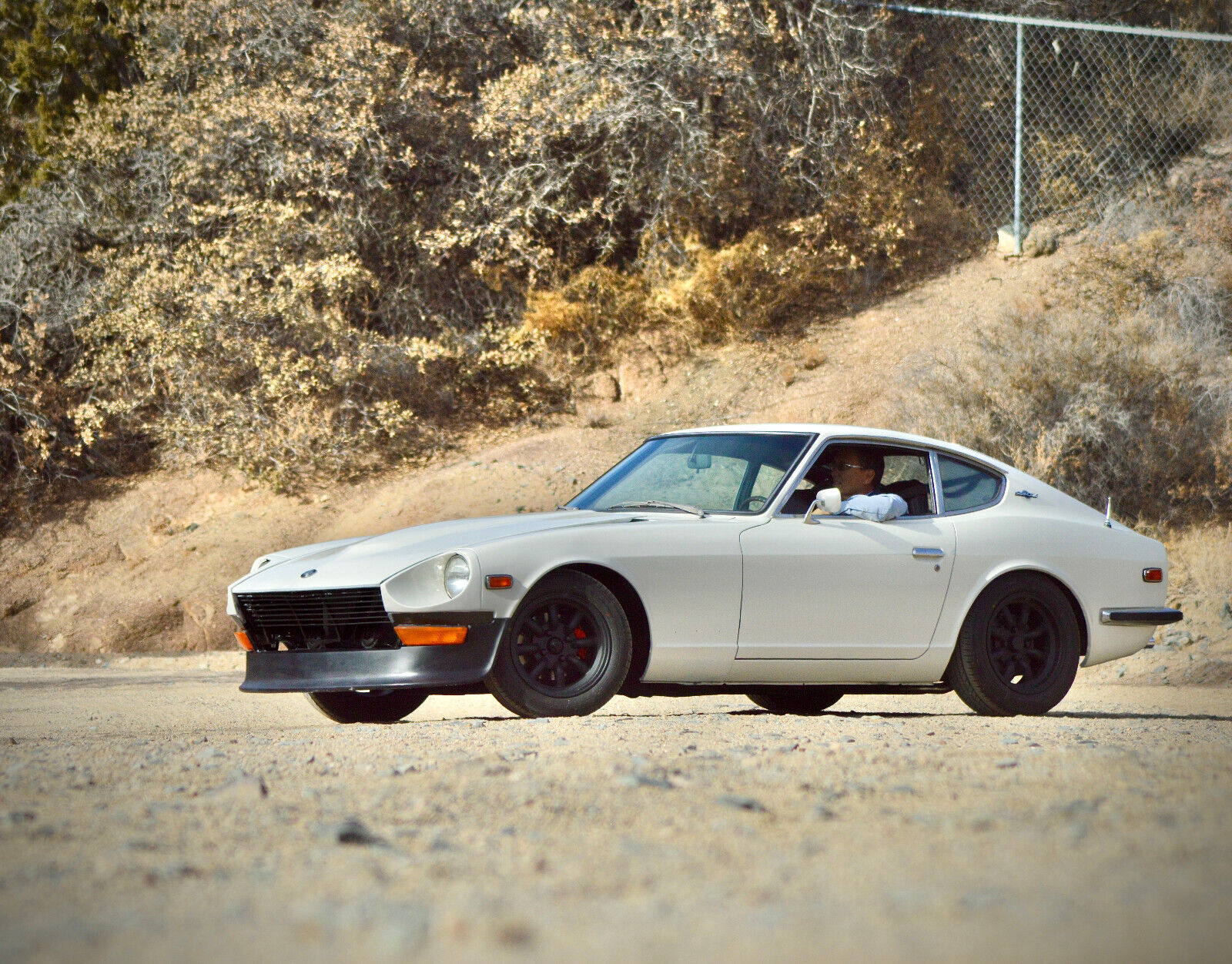 Datsun-Z-Series-Coupe-1970-White-Black-700-1