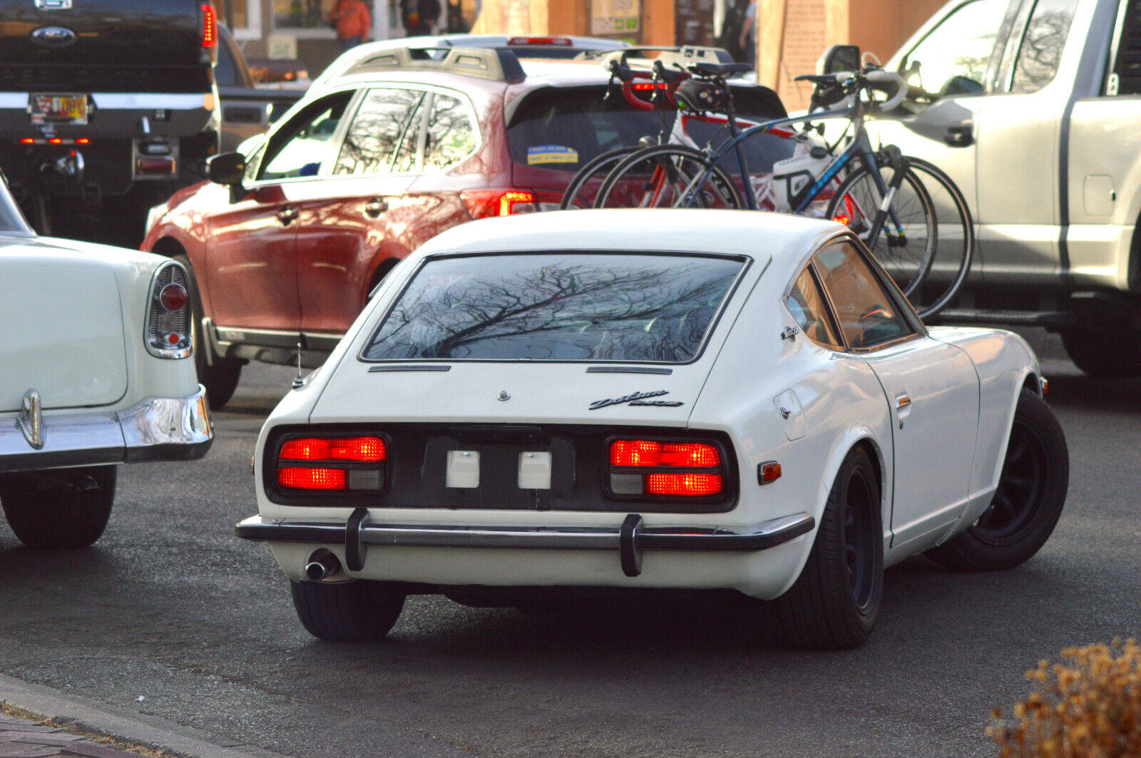 Datsun-Z-Series-Coupe-1970-White-Black-700-2