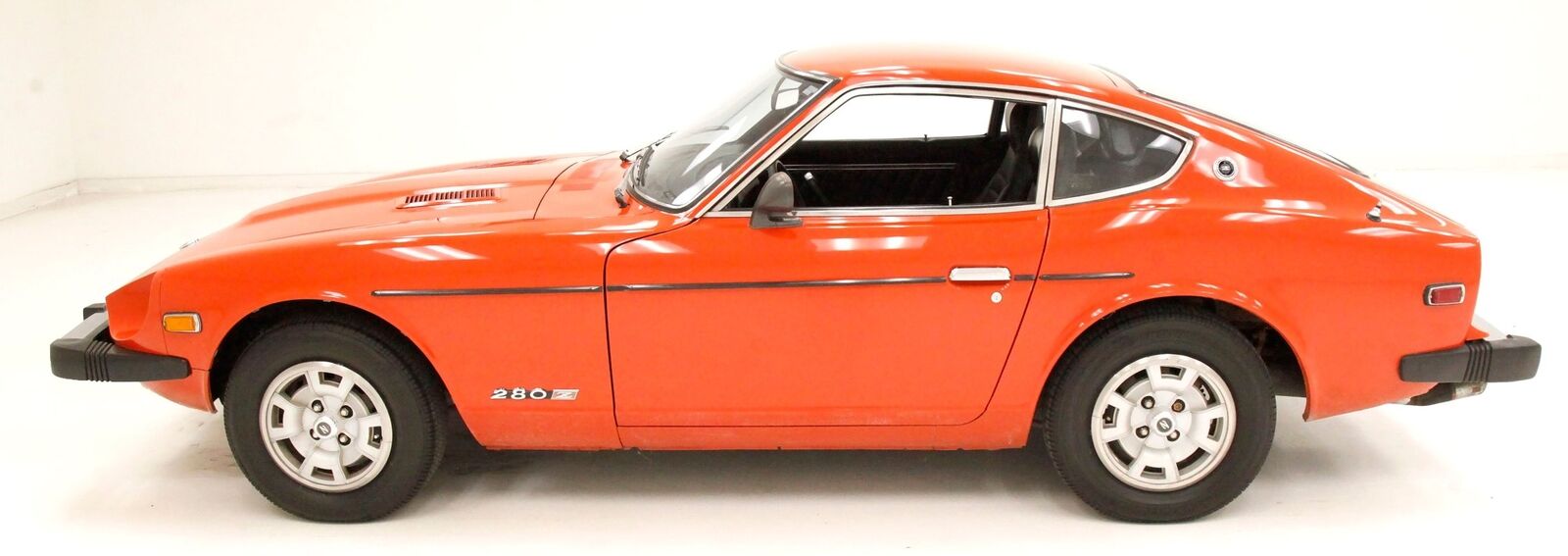 Datsun-Z-Series-Coupe-1977-Red-Black-186735-1