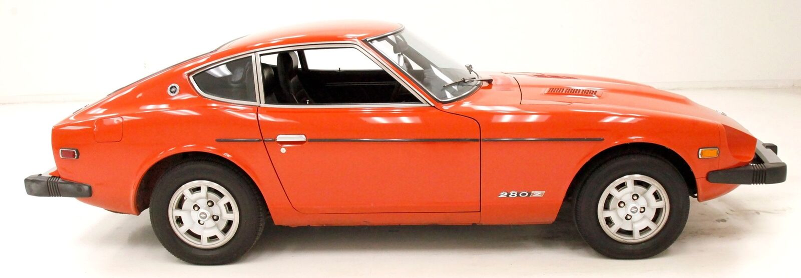 Datsun-Z-Series-Coupe-1977-Red-Black-186735-2