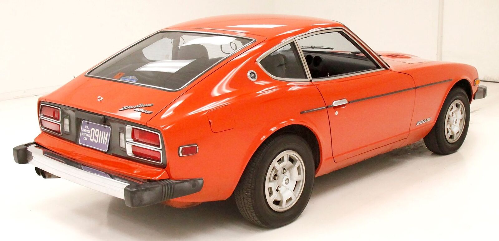 Datsun-Z-Series-Coupe-1977-Red-Black-186735-5