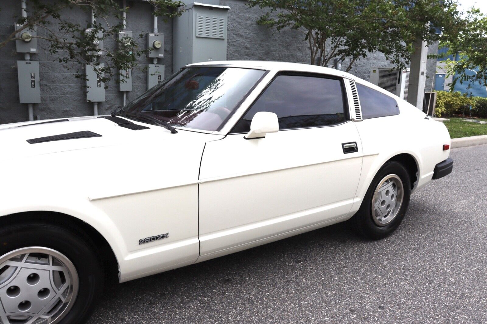 Datsun-Z-Series-Coupe-1979-White-Red-159729-9