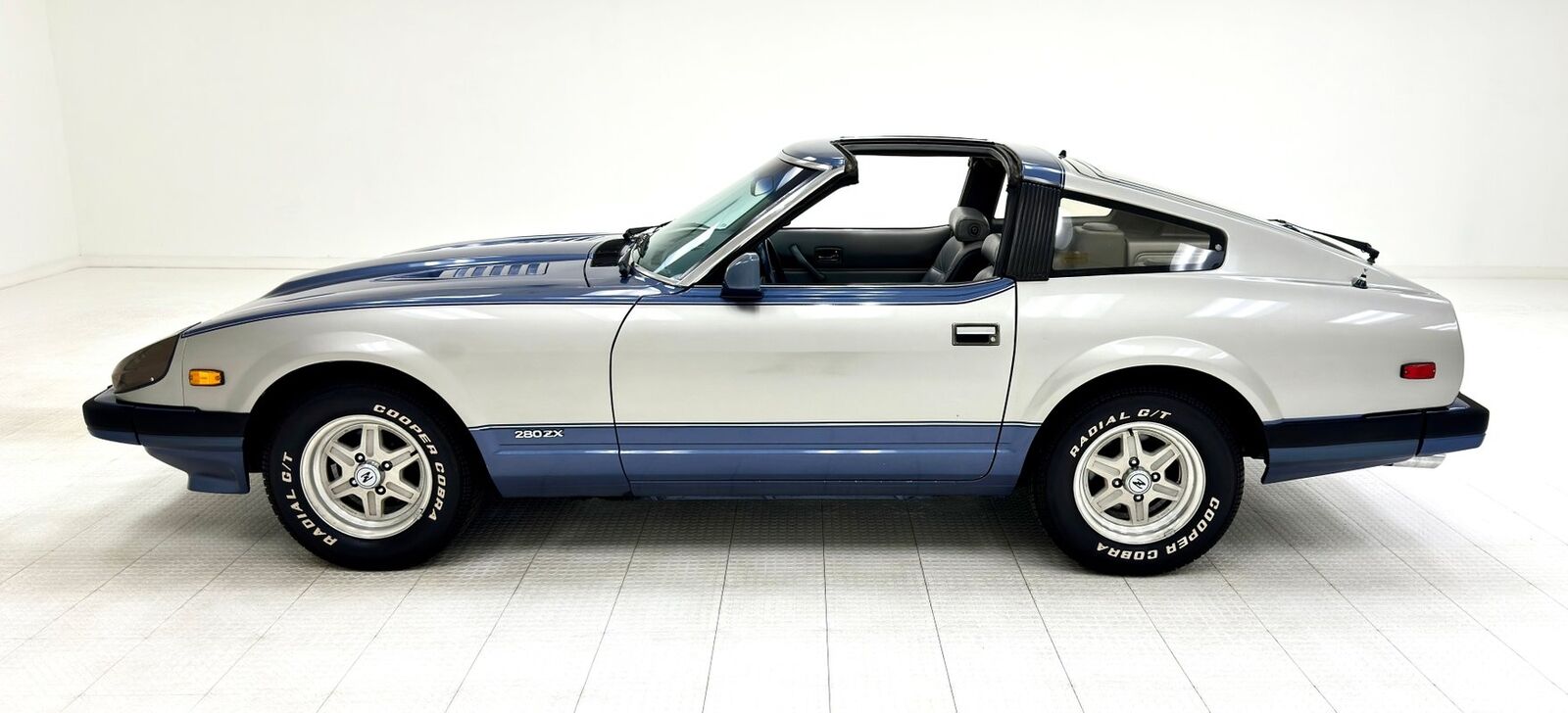 Datsun-Z-Series-Coupe-1983-Blue-Blue-126810-2