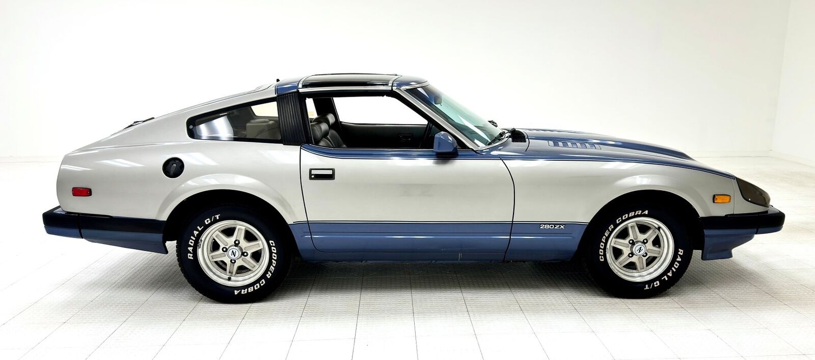 Datsun-Z-Series-Coupe-1983-Blue-Blue-126810-6