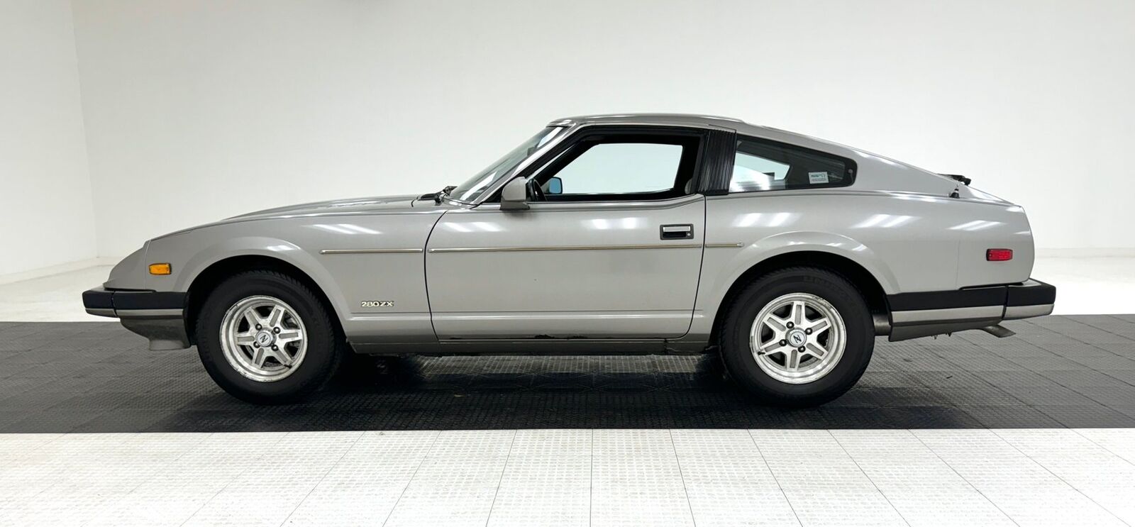 Datsun-Z-Series-Coupe-1983-Silver-Gray-41978-1