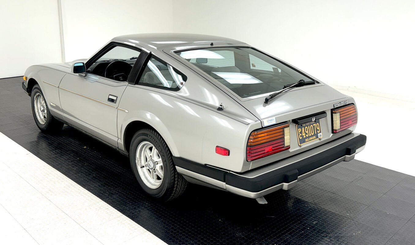 Datsun-Z-Series-Coupe-1983-Silver-Gray-41978-2