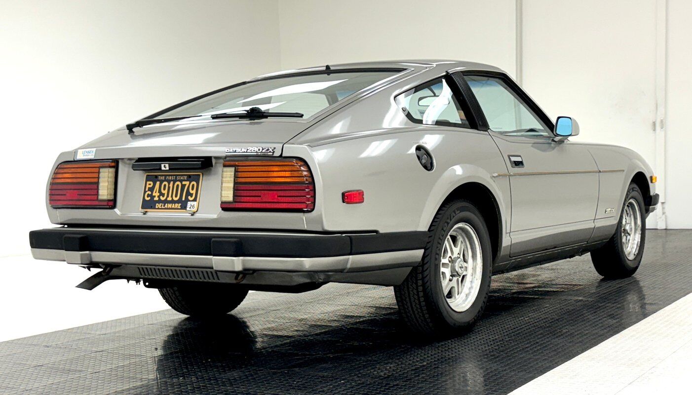 Datsun-Z-Series-Coupe-1983-Silver-Gray-41978-4