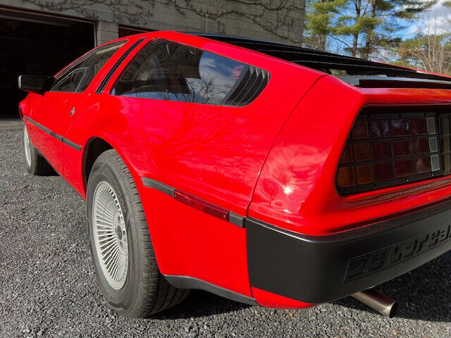 DeLorean-DMC-12-Coupe-1981-Red-Gray-98419-7