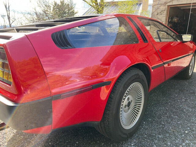 DeLorean-DMC-12-Coupe-1981-Red-Gray-98419-8