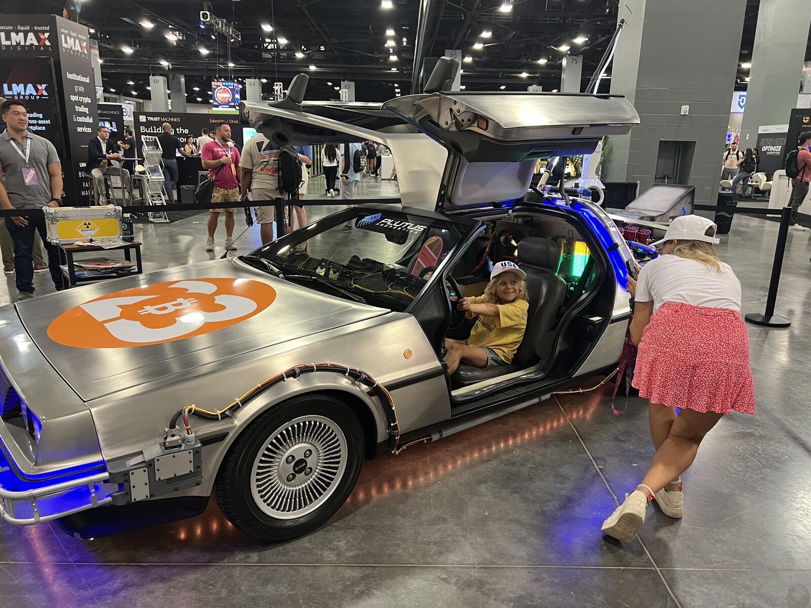 DeLorean-DMC-12-Coupe-1981-Silver-Gray-62925-35