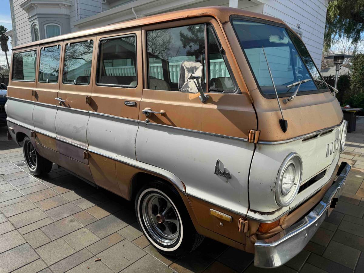 Dodge-A100-van-1970-custom-257494-6