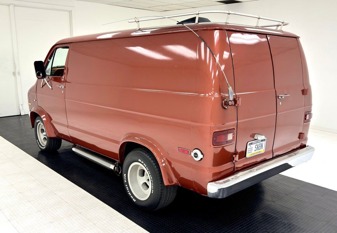 Dodge-B200-Van-1977-Russet-Sunfire-Metallic-Saddle-194259-2