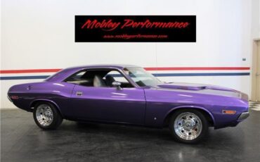 Dodge-CHALLENGER-360-V8-4-SPD-Coupe-1971-Purple-Black-154679-1