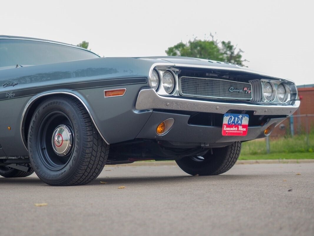 Dodge-Challenger-1970-Silver-Black-131007-3