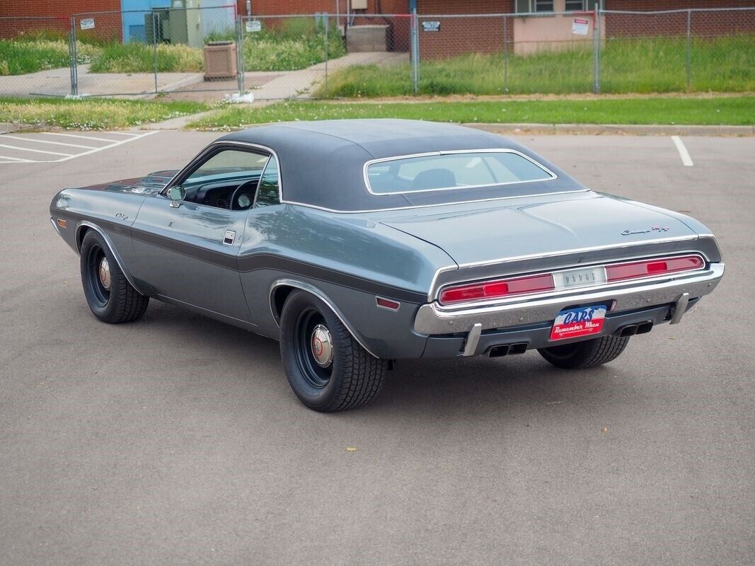 Dodge-Challenger-1970-Silver-Black-131007-6