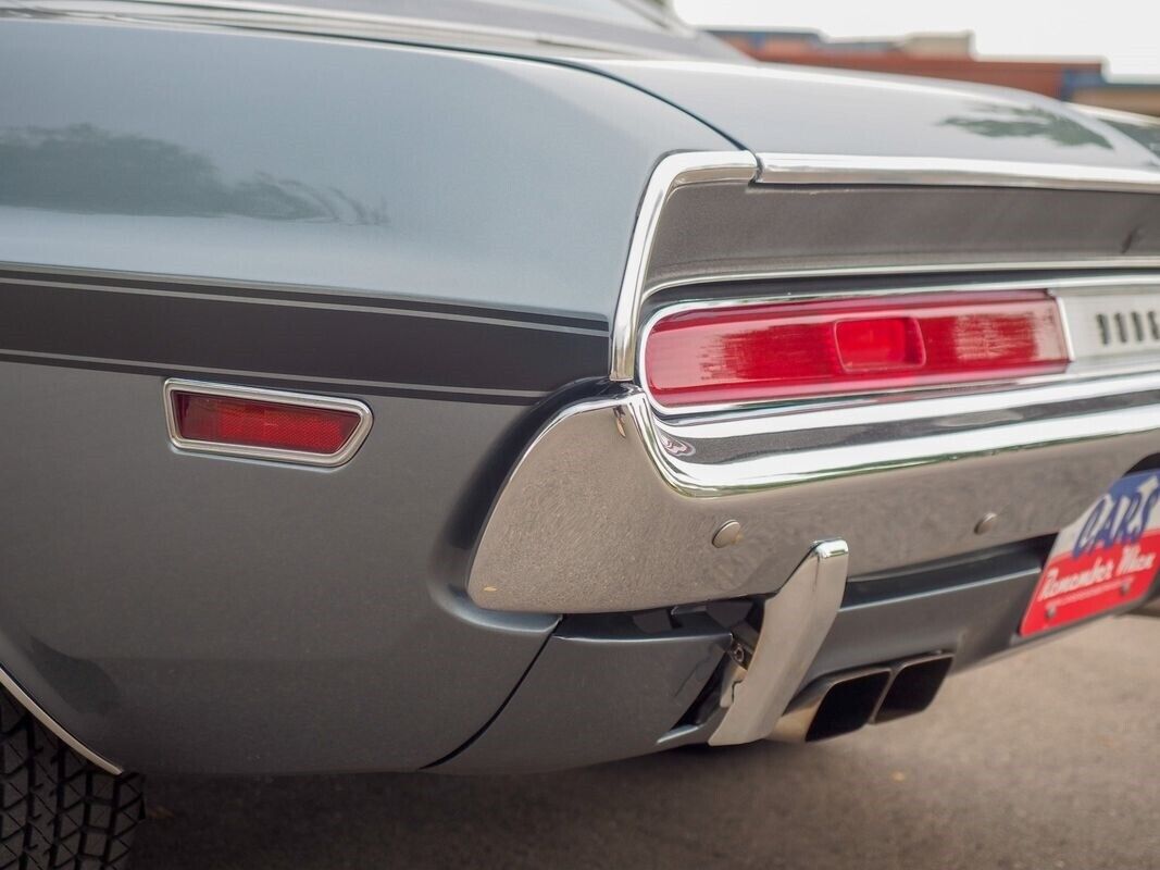 Dodge-Challenger-1970-Silver-Black-131007-9