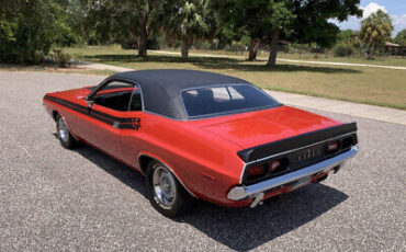 Dodge-Challenger-1972-Red-Black-3697-3