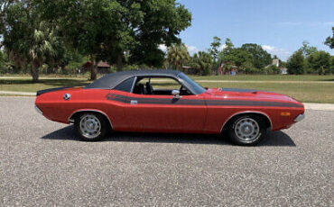 Dodge-Challenger-1972-Red-Black-3697-4