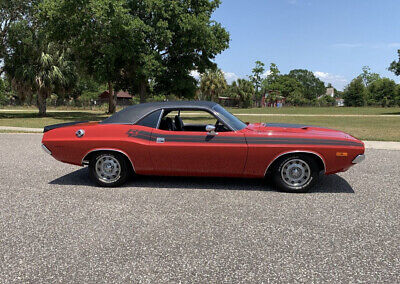 Dodge-Challenger-1972-Red-Black-3697-4