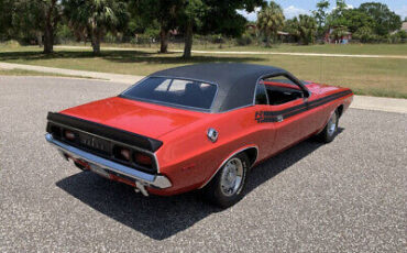 Dodge-Challenger-1972-Red-Black-3697-6