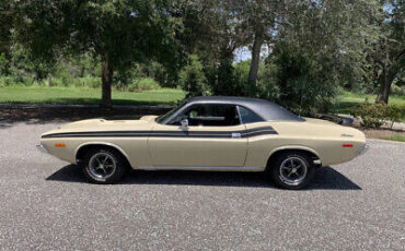 Dodge-Challenger-1973-Tan-Black-138519-1