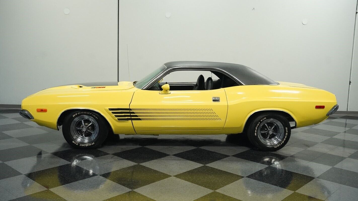 Dodge-Challenger-1973-Top-Banana-Black-2182-2