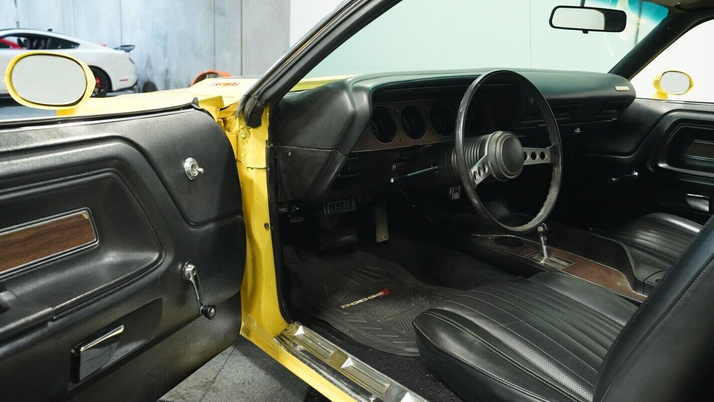 Dodge-Challenger-1973-Top-Banana-Black-2182-4