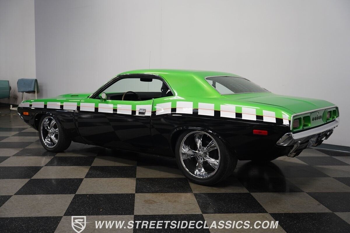 Dodge-Challenger-1974-Green-Black-147120-10