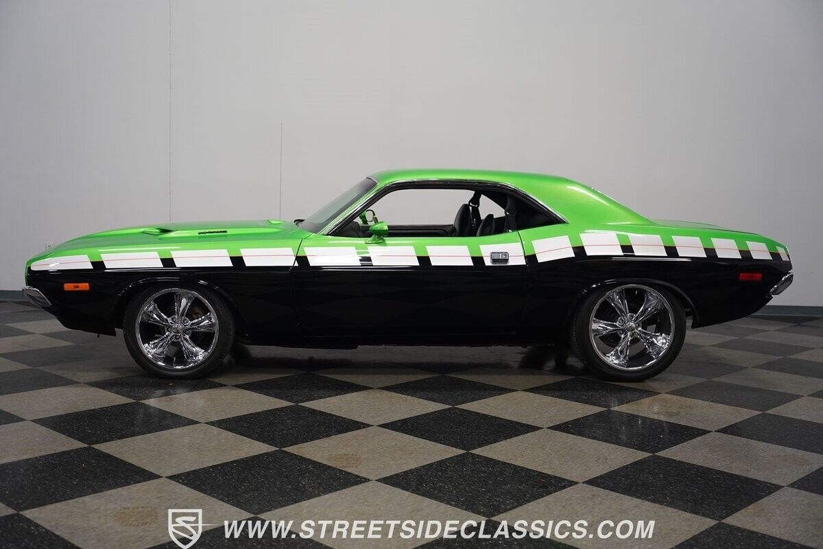 Dodge-Challenger-1974-Green-Black-147120-2