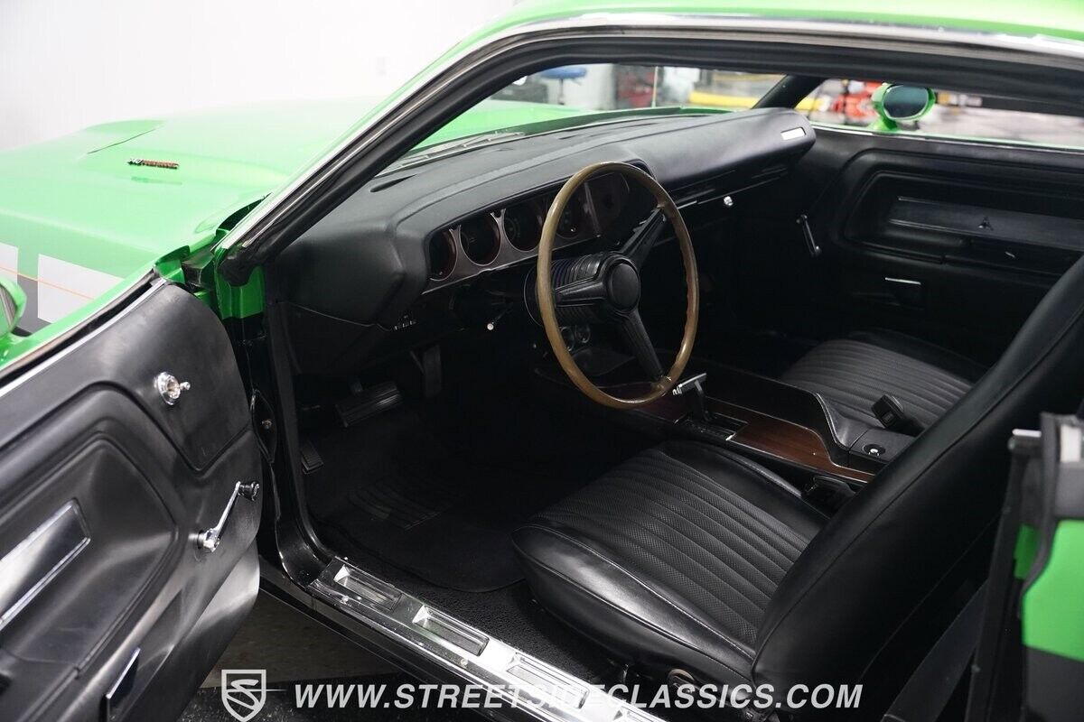 Dodge-Challenger-1974-Green-Black-147120-4